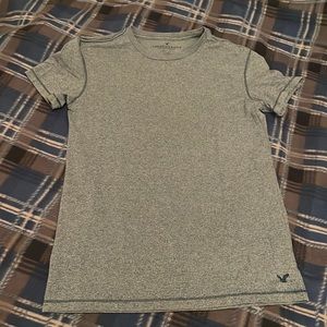 American Eagle t shirt